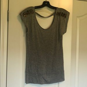 Gray t shirt
